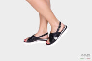 Sandalo con zeppa in pelle di nappa nera </br> D1396 Scarpe donna