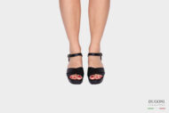 Sandalo con plateau in pelle nera </br> D1409 Outlet