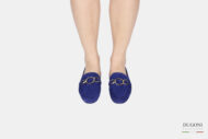 Mocassino camoscio blu con catena </br> D1424 Mocassini