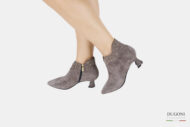 Tronchetto tortora con  borchiette  </br> D1462 Scarpe donna