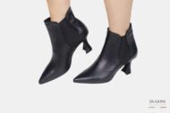 Tronchetto in pelle nero con elastici </br> D1564 Scarpe donna