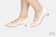 Mocassino in naplak beige con accessorio dorato </br> D1585 Mocassini