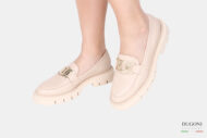 Mocassino in pelle nude con accessorio </br> D1666 Mocassini