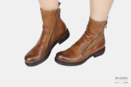 Stivaletto in pelle marrone cuoio con cerniere oblique </br> D1741 Scarpe donna