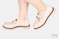 Mocassino beige con accessorio </br> D1756 Mocassini