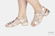 Sandalo in pelle lamé platino </br> D1783 Outlet