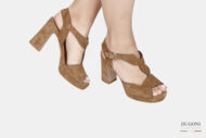 Sandalo in camoscio marrone seppia con plateau </br> D1808 Sandali